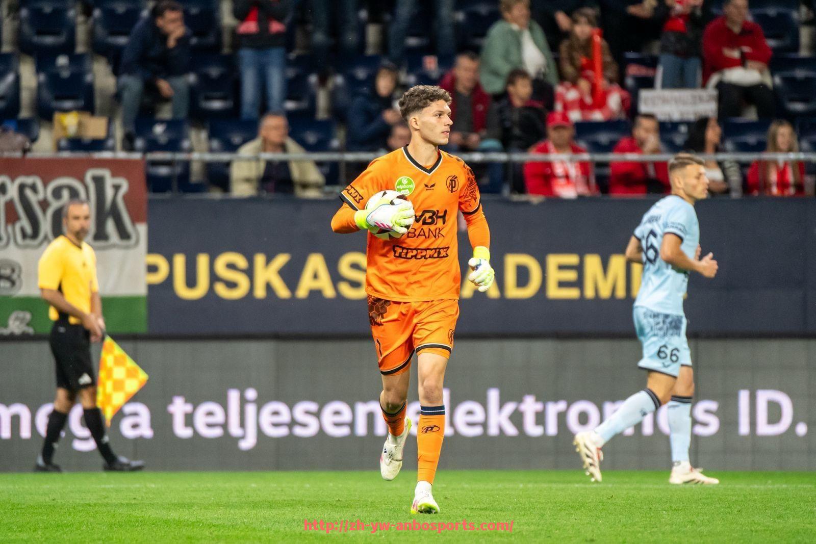 安博体育官网-世俱杯名场面精选:绿茵场上的高光镜头合集